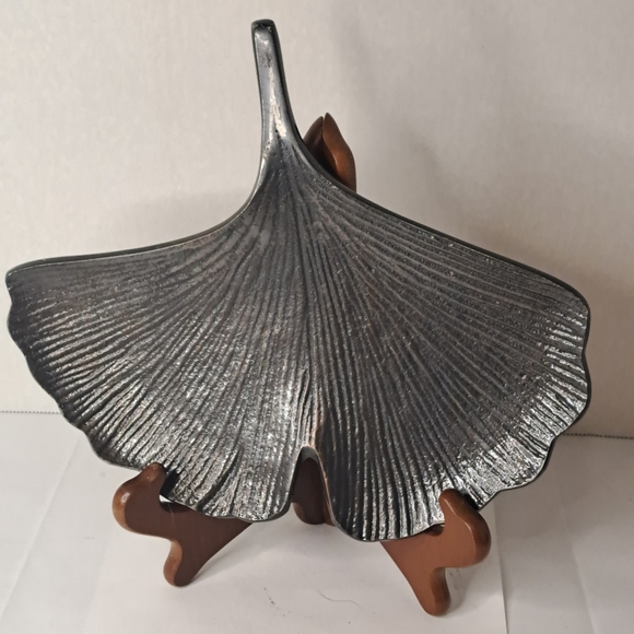 Metal Gingko Leaf Tray Dish - Picture 1 of 8